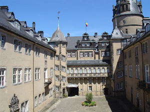 Schlosshof (typisch für die Weserrenaissance)